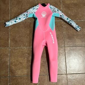 Girl’s wetsuit XL (fits like a 6-7)
